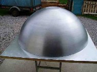 Vakumformningsverktyg i aluminium fr att forma en lampkupa, 112 cm i diameter.